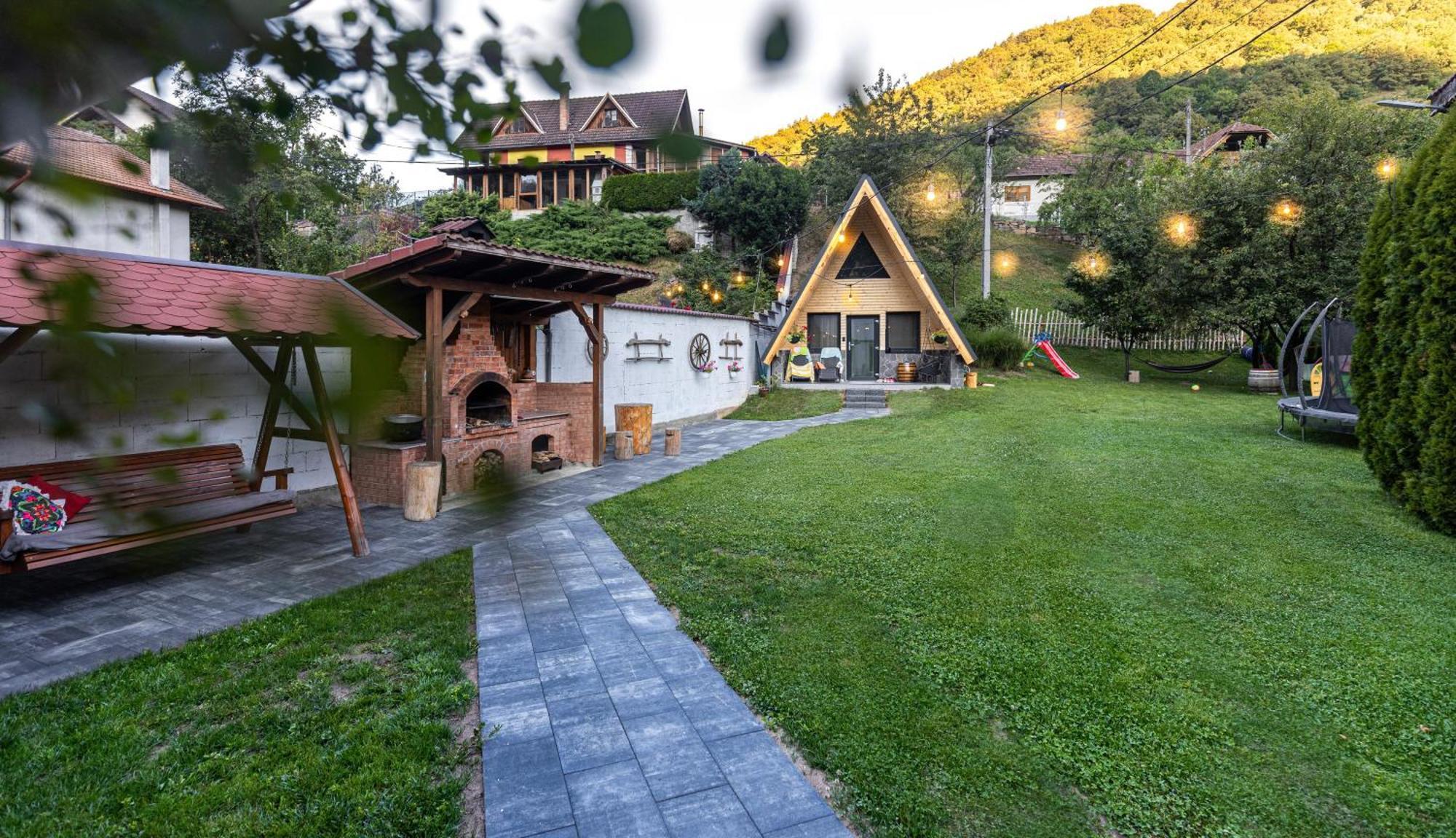 Pensiunea Casa Iulia A-Frame Martinie Ngoại thất bức ảnh